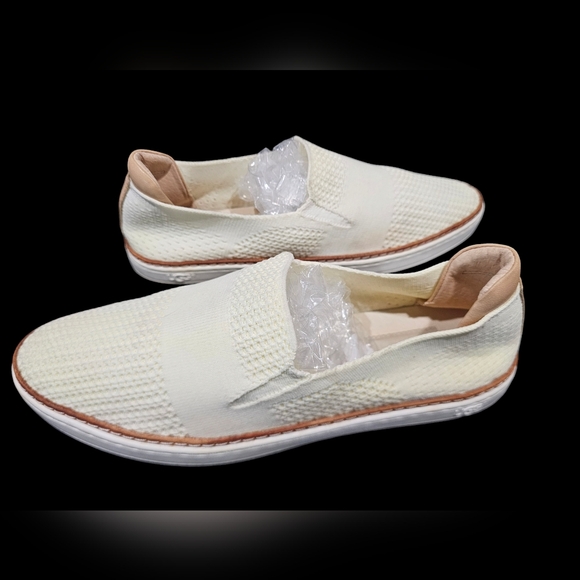 Ugg Sammy Knit Women's White Slip On Casual Sneaker size 9 MSRP $110 - Picture 4 of 7